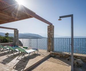 Family apartment by the sea Atsipopulo Greece