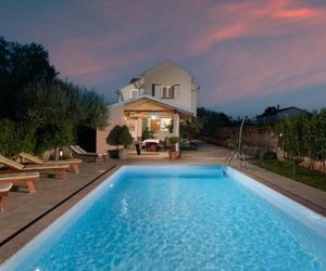 Villa Green Oasis with large pool Sukosan Croatia