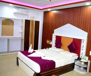 Rooms with 3 king size bedded & 2 single cart Beds in room + AC Mysore India