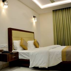 NearBy Hotel