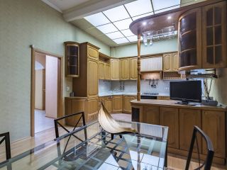 6/4 Apartment in the old center, Metro Vosstaniya