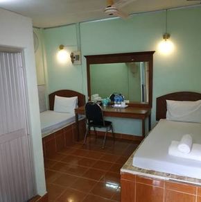 NearBy Hotel