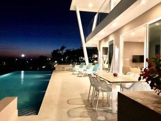 Фото отеля VillaCasaBella Ocean View-Private Pool-Up to 12 Guests