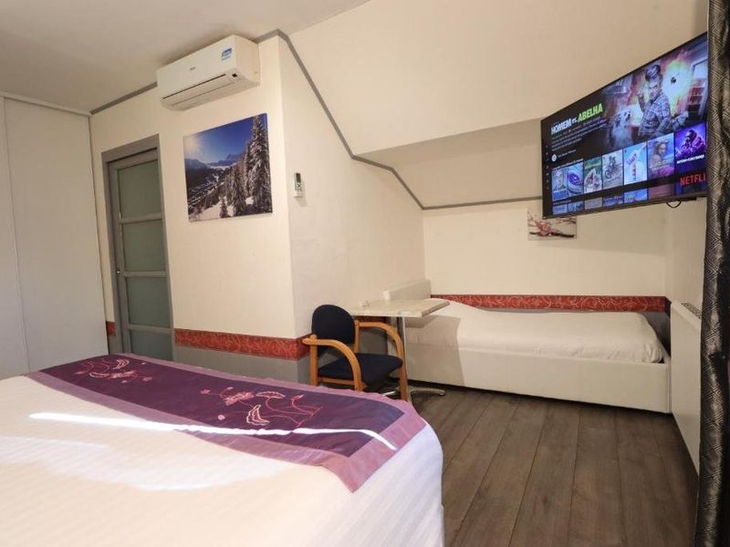 Hotel Photo 12