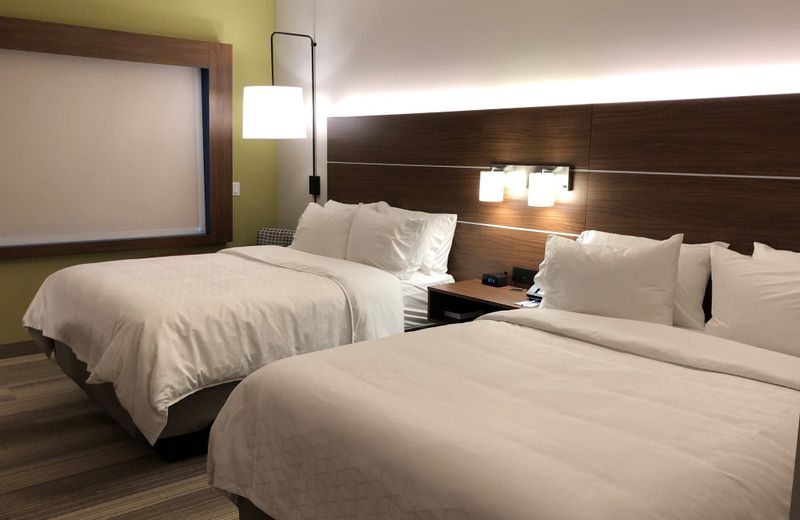 Holiday Inn Express & Suites – Springfield North, an IHG Hotel