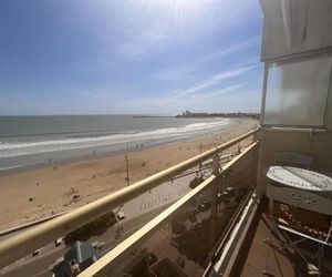 Apartment Face à la plage avec balcon Les Sables-dOlonne France