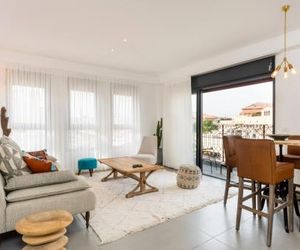 Walk to Beaches from an Arty New-Build Apartment Jaffa Israel