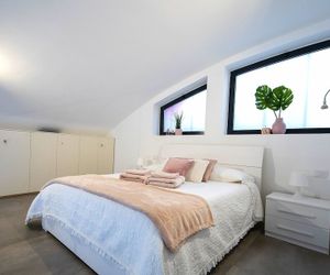 Design Central Apartment Bergamo Italy