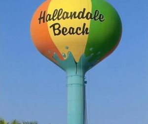 1 bedroom, 6 people - walk from the Beach, Shopping Mall and Restaurants Hallandale United States