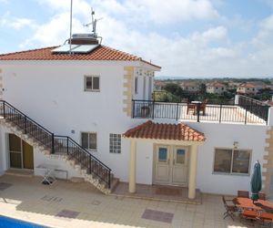 Luxury 4 Bedroom Villa with Private Swimming Pool Pissouri Cyprus