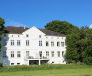 FEWO 16, Herrenhaus Blengow, Lindenallee 21 Alt Gaarz Germany