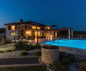Seaside luxury villa with a swimming pool Cove Mihovilje (Pag) - 16124 Novaglia Croatia