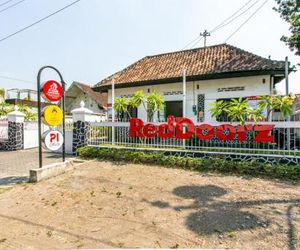 RedDoorz Plus near Taman Sari 2 Yogyakarta Indonesia