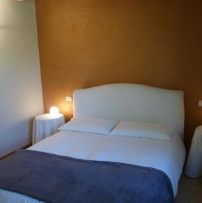 NearBy Hotel