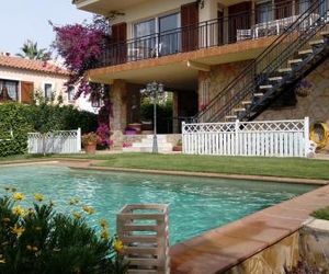 Sunny holiday home Creixell Spain