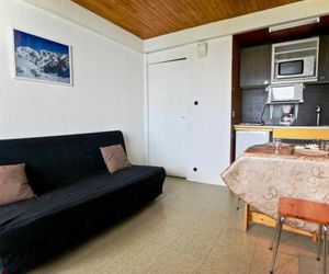 Apartment studio 3 places situé au pied des pistes avec vue vallée. Chamrousse France
