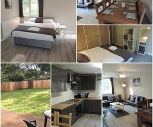5 Bed Camberley Airport Accommodation Camberley United Kingdom