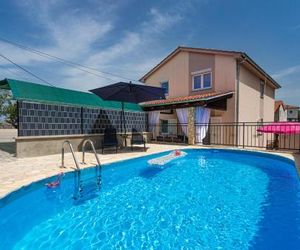 Apartment With A Private Swimming Pool, Garden & BBQ Gostignazzo Croatia