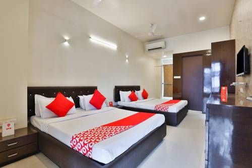 Oyo 17263 Marigold Banquets And Rooms