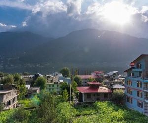 Mesmerizing 2BHK Abode in Naggar Road Manali India