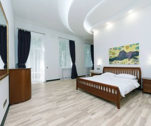 LUX near Maidan, 3 bedrooms Kiev Ukraine