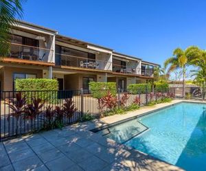 Unit 1 Rainbow Surf - Modern, two storey townhouse with large shared pool, close to beach and shop Rainbow Beach Australia