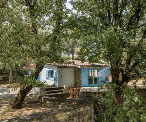 Cozy Cottage in Uzer with Swimming Pool Uzer France