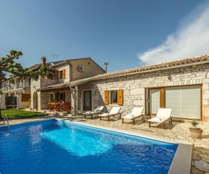 Villa Natale with Private Pool and Garden Voscani Croatia