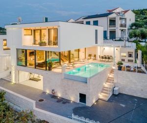 Seaside luxury villa with a swimming pool Sutivan (Brac) - 16172 Sutivan Croatia