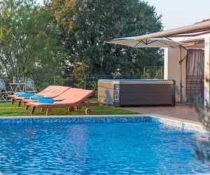 Modern Villa di Rovigno with Pool, Hot Tub and Sea View Rovinjsko Croatia