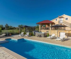 Villa Ivda with Heated Pool in Porec Area Cosinosi Croatia