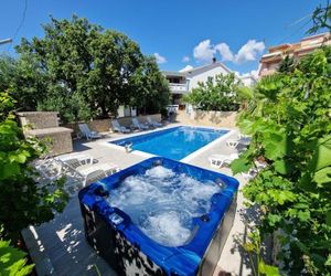 Pool Apartment Knezevic Novaglia Croatia