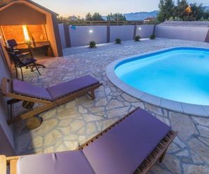 Beautiful Holiday Home in Islam Latinski with Swimming Pool Posedarje Croatia