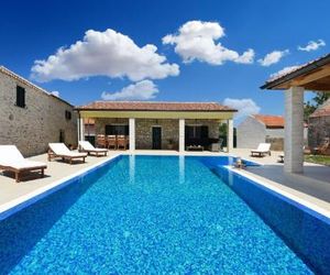 Beautiful Villa Petra with Summer Kitchen and Pool Polesnik Croatia