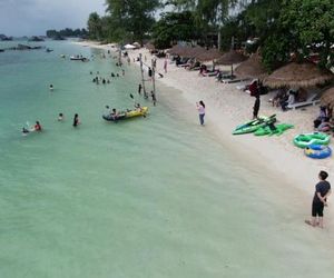 Madu Tiga Beach & Resort Teloekbakau Indonesia