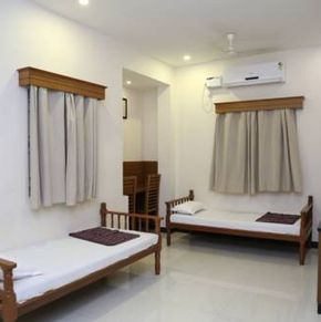 NearBy Hotel