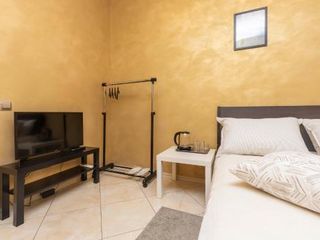 Two Sisters на Рубинштейна