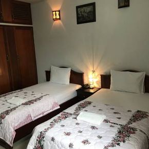 NearBy Hotel