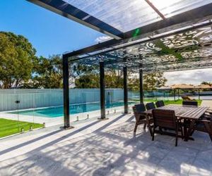 Stunning Canal Home Oh So Close To The Waterfront Bongaree Australia
