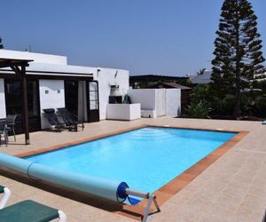 Villa Imogen with NEW HEATED SWIMMING POOL Playa Blanca Spain