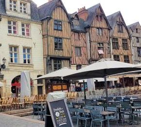 NearBy Hotel