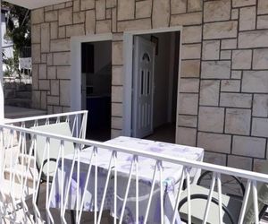 Apartment in Omiš with sea view, balcony, Wi-Fi (161-3) Omis Croatia