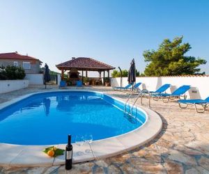 Villa Branka with pool Drage Croatia