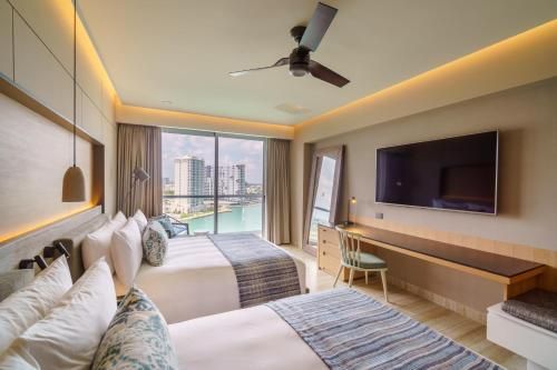 image of hotel Renaissance Cancun Resort & Marina