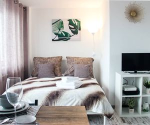 Sunny City Center Apartment Warsaw Poland