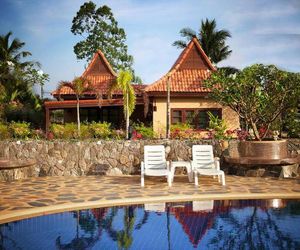 Family-friendly house, a few steps from the pool and close to the ocean. Mae Pim Thailand