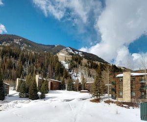Stunning Creekside East Vail 2 Bedroom Condo #401 w/ Hot Tub. Vail United States