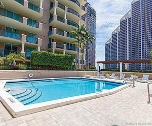 Stylish Modern 2bd/2bth Apt. min to beach Sunny Isles Beach United States