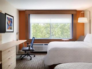 Фото отеля Holiday Inn Express & Suites - San Jose Airport, an IHG Hotel