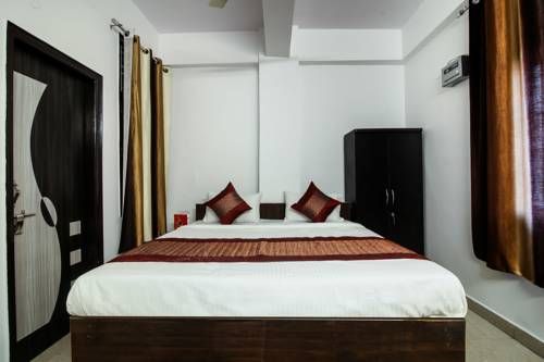 OYO 15253 Pluto Residency